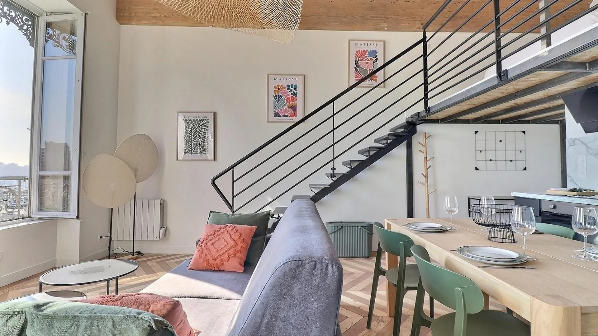 Charming Apartment With An Unobstructed View Lione